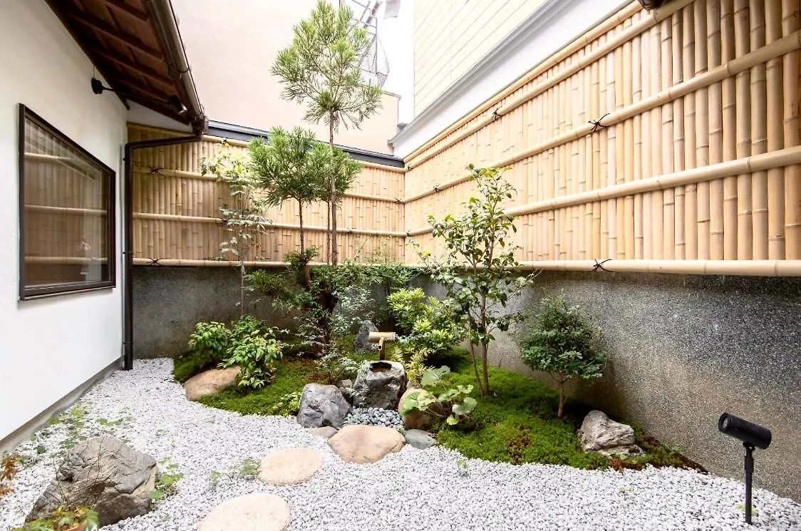 Tsurui Goshonishi 鶴居御所西 Villa Kyoto Japan