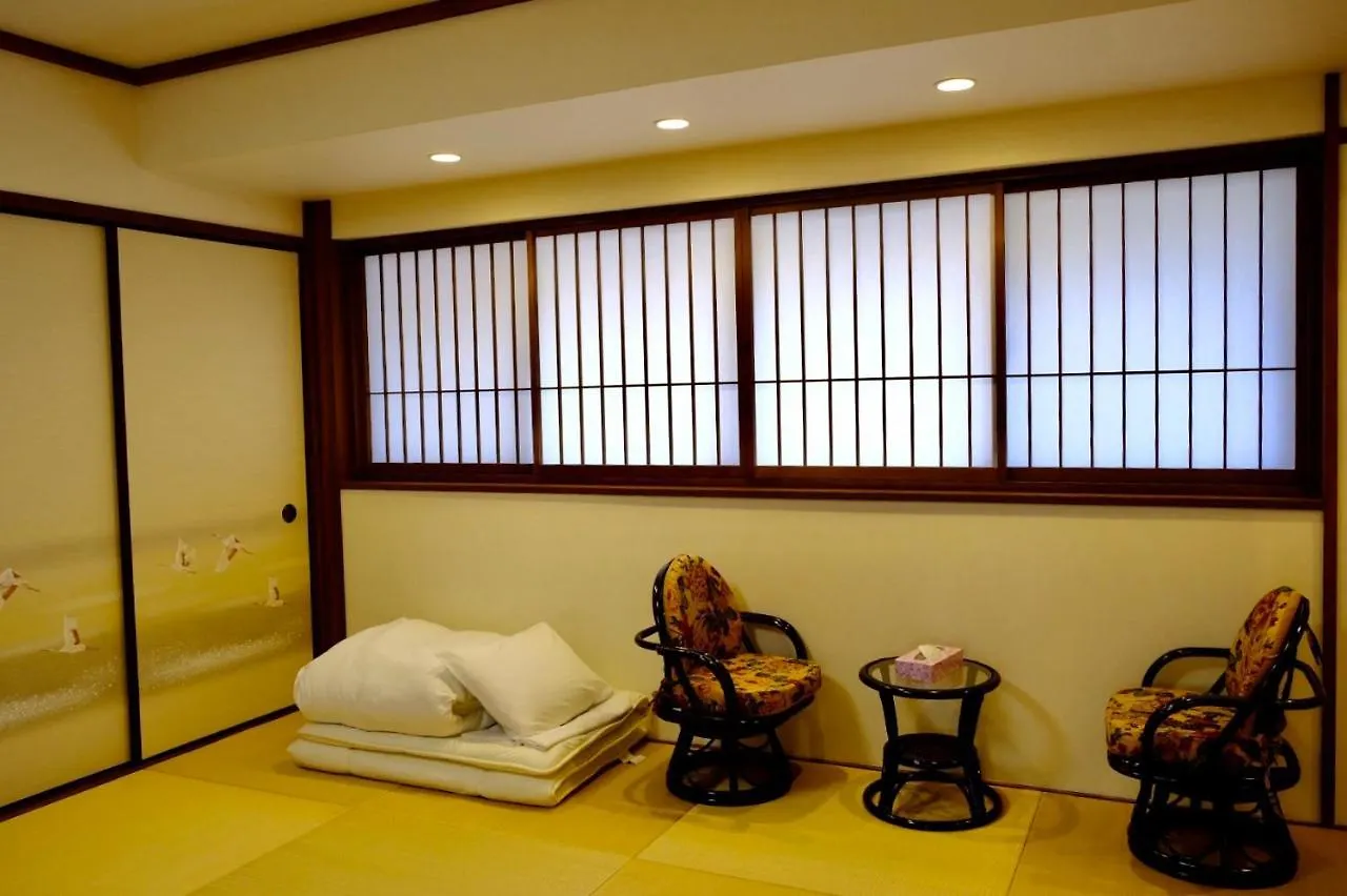 Tsurui Goshonishi 鶴居御所西 Villa Kyoto Japan